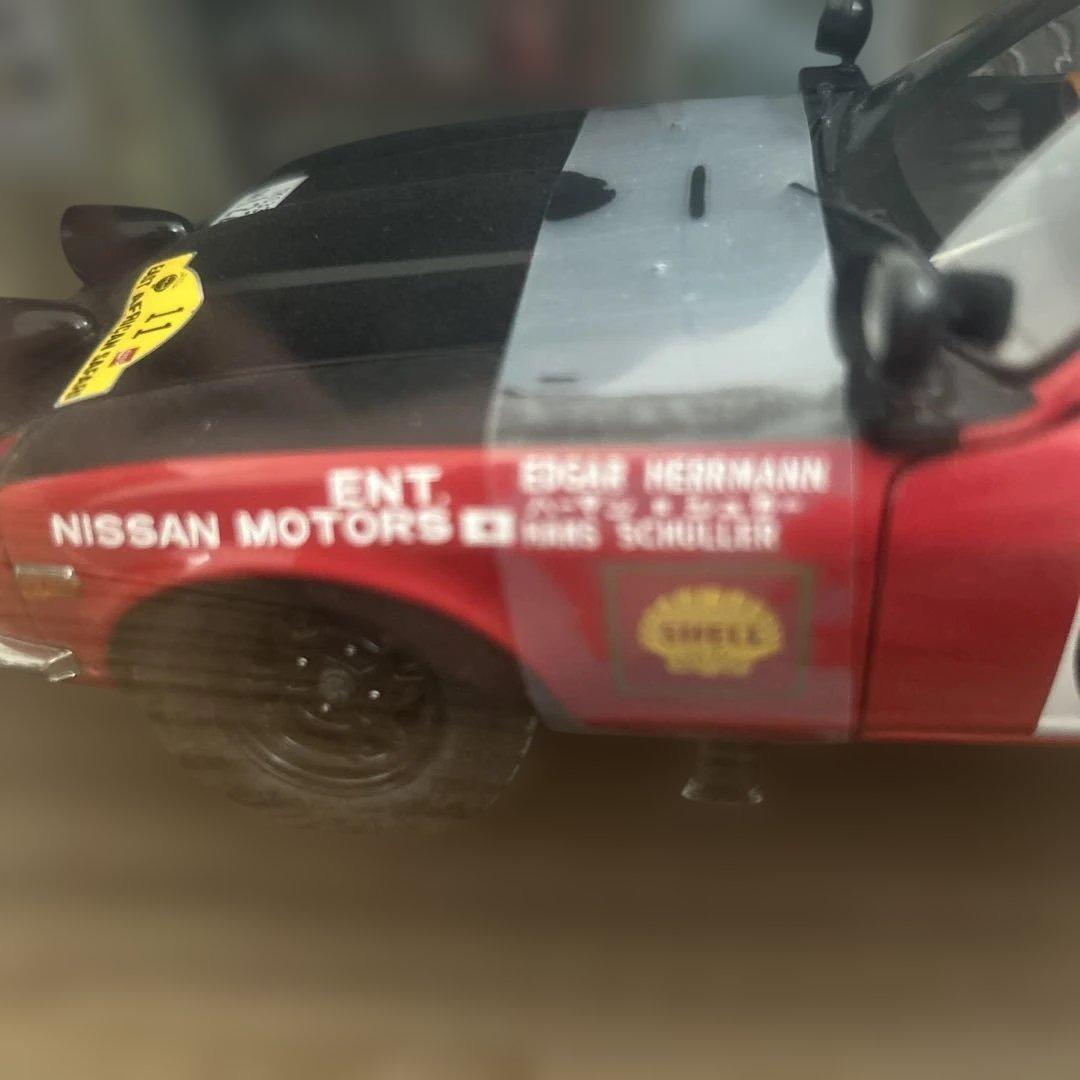 京商　1/18ダットサン240Ｚ1971サファリラリー優勝車　No.11