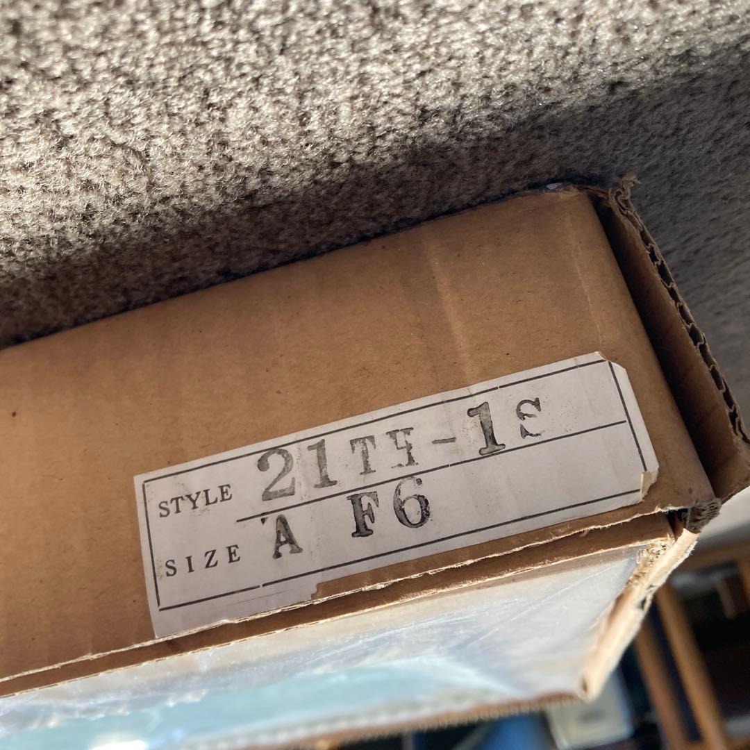 く*み様 B F6号 内側青銅色混じりの銀色と金色 油彩