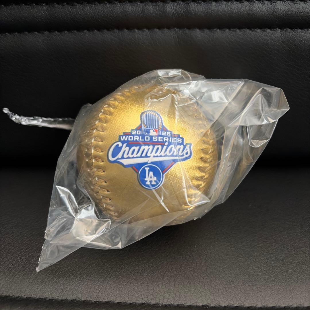 最新版】11/7発送2025年ドジャース ワールドシリーズ優勝記念ボール