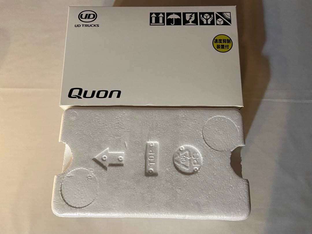 1/43 UDトラックス トラクターヘッド&セミトレーラーセット