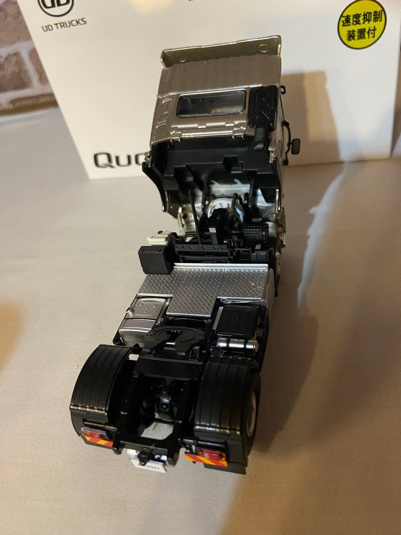 1/43 UDトラックス トラクターヘッド&セミトレーラーセット