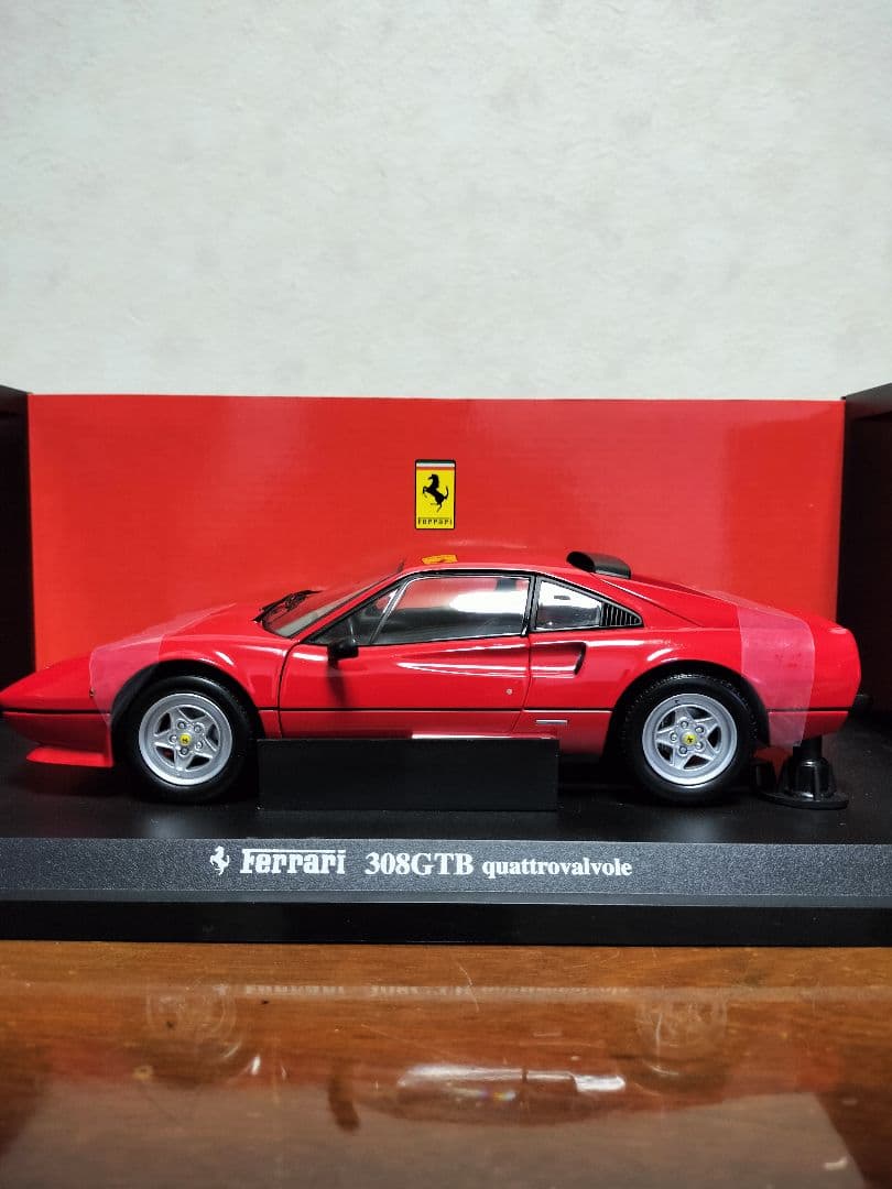 京商1/18 フェラーリ308GTB クワトロバルボーレ【レッド】 C9