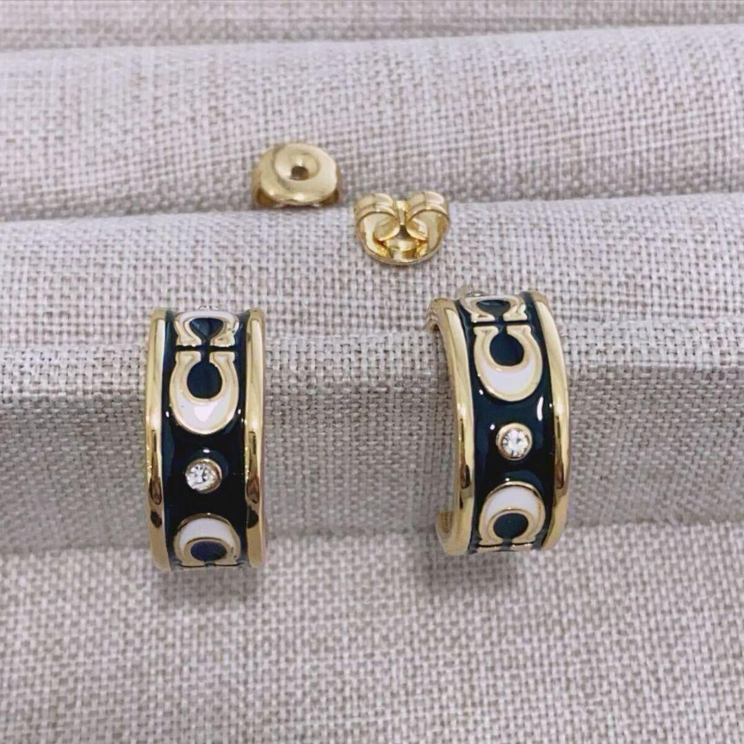 ✨新品 大特価✨コーチ シグネチャー エナメル ピアス ブラックx