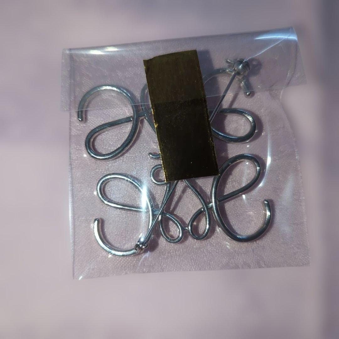 ロエベ スワールデザイン シルバーメタルブローチ