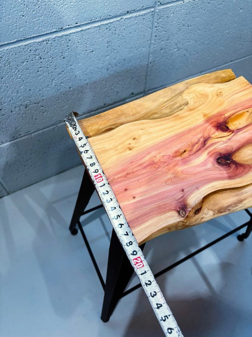 カイヅカイブキ一枚板サイドテーブル、ナイトテーブル、コーヒーテーブル