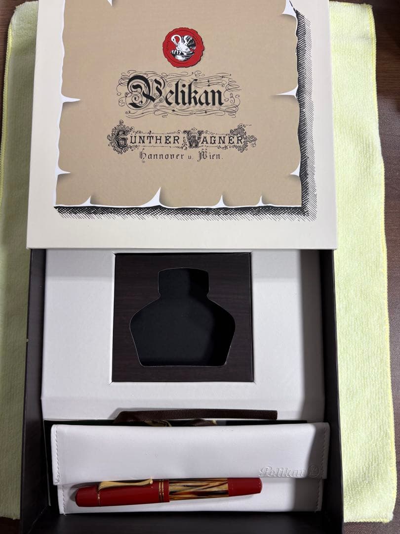 Pelikan 赤い万年筆
