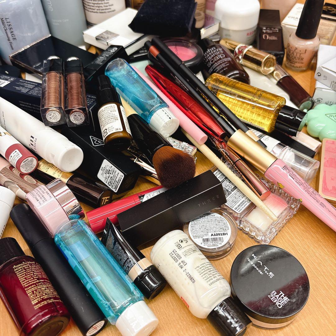 ☆デパコス多め！　コスメ大量まとめ売り　約60点！！