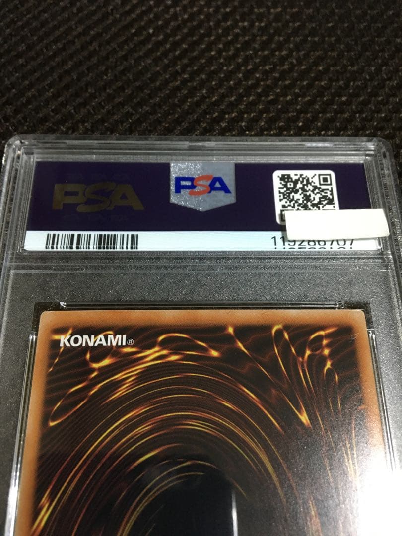 フォローで割引！ 遊戯王 PSA8 ブラック・マジシャン・ガール ホロ