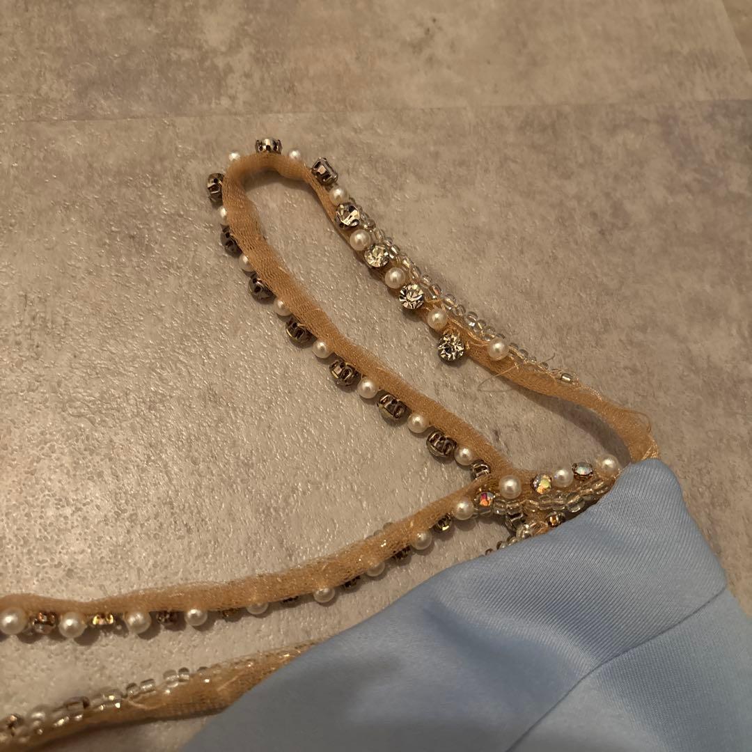 ビーズ装飾付きライトブルータイトドレス