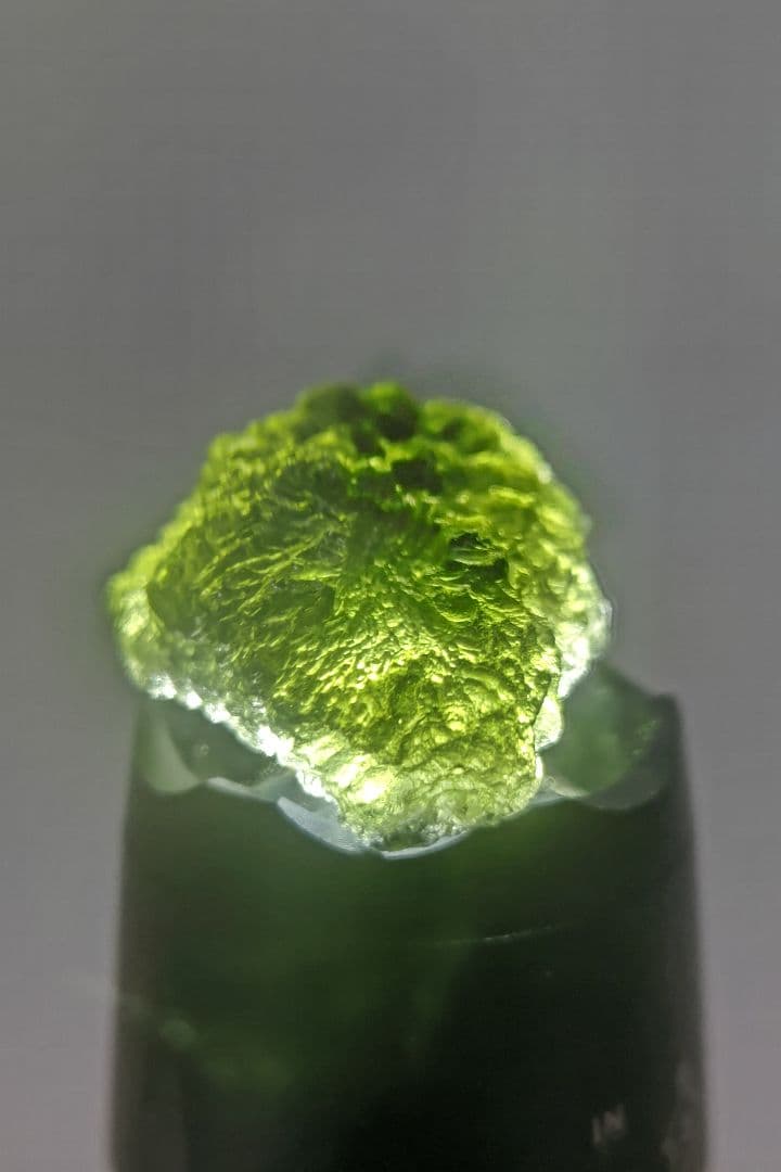 [鑑別書付]天然モルダバイト原石 22.07g[C7224]