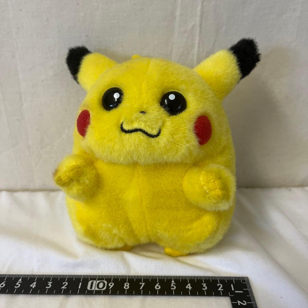 お腹を押すと鳴く TOMY ピカチュウ ぬいぐるみ 初期