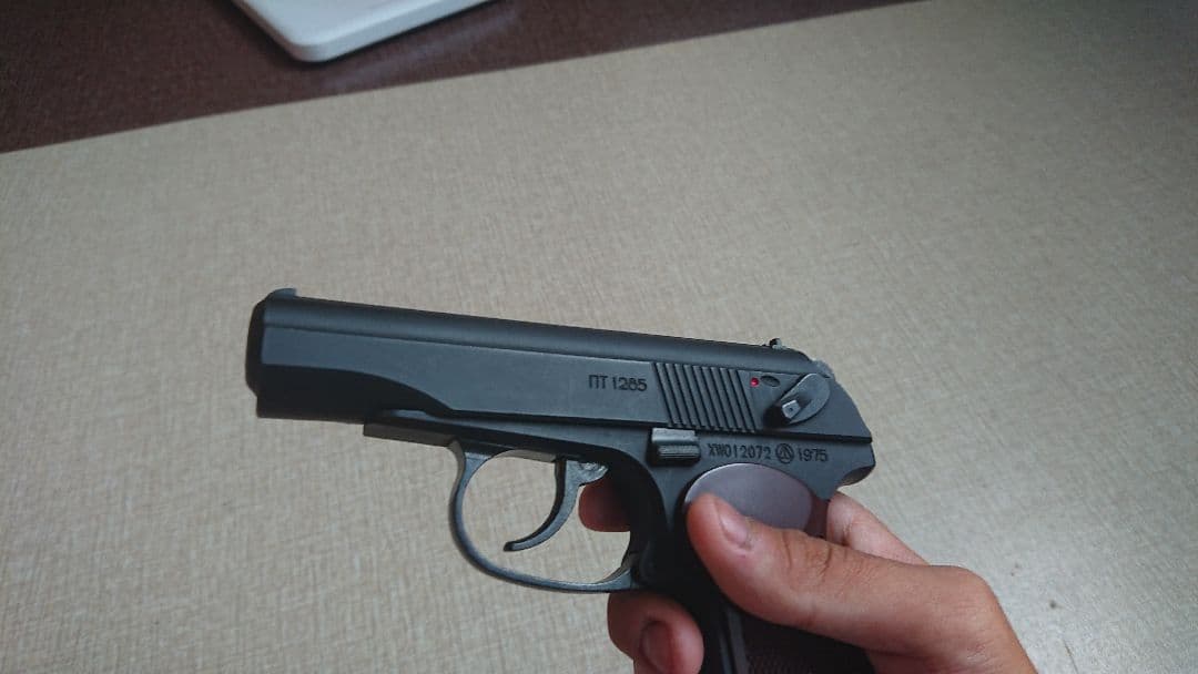 KSC  マカロフPM ver2   マガジンガス漏れあり