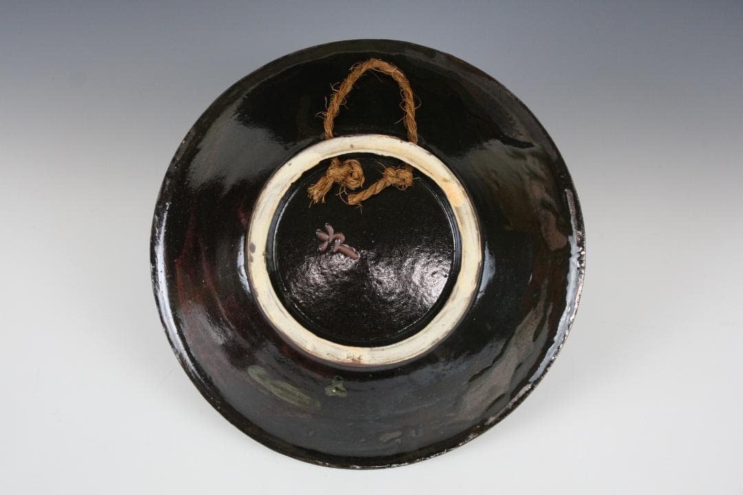 壺屋焼 人間国宝 金城次郎 作　海老魚文七寸皿（重ね焼）