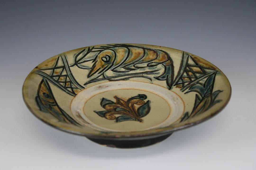 壺屋焼 人間国宝 金城次郎 作　海老魚文七寸皿（重ね焼）