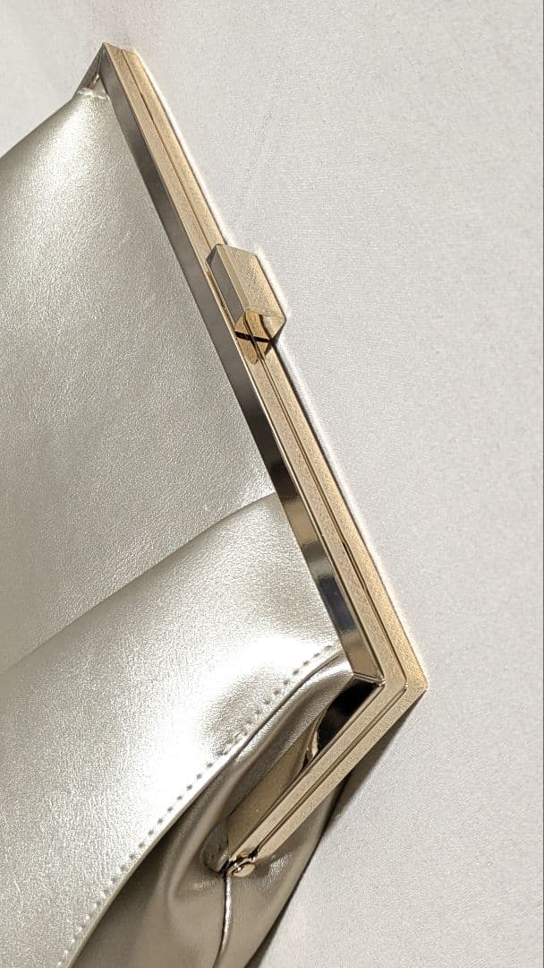 【AIMER（エメ）】ゴールド フレアタッククラッチバッグ