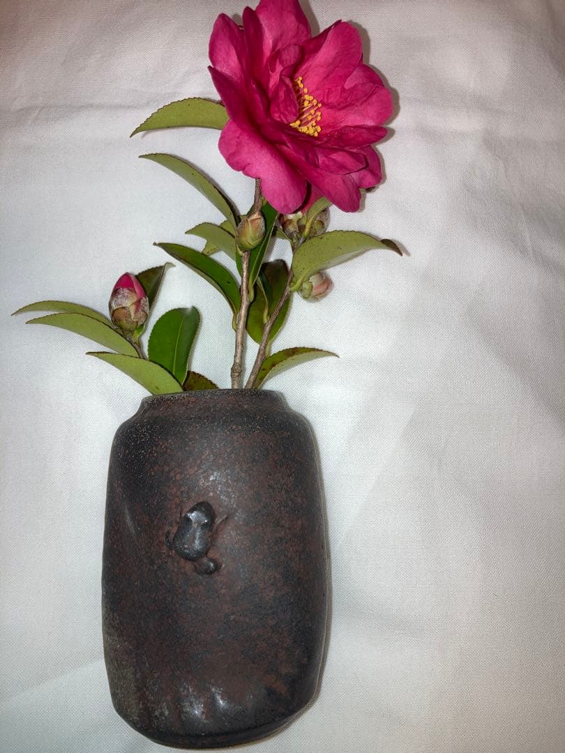 鉄釉掛花入 甚八窯 白釉窯変刳貫花入 | artrip