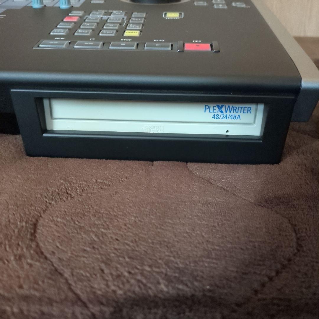 ヤマハ 　マルチトラックレコーダー　aw2816