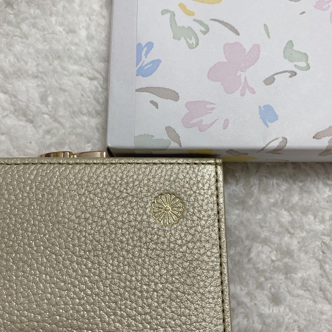 皇居 シャンパンゴールド 二つ折り財布 牛革 箱付き がま口 菊 - メルカリ