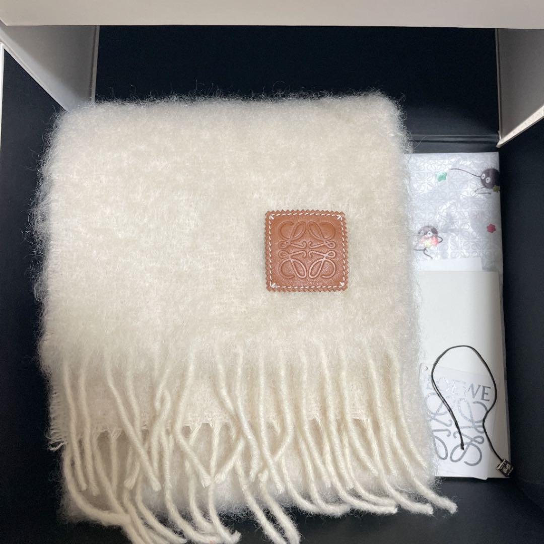 LOEWE ホワイトマフラーモヘアウール箱付き ロエベ ウールマフラー 箱