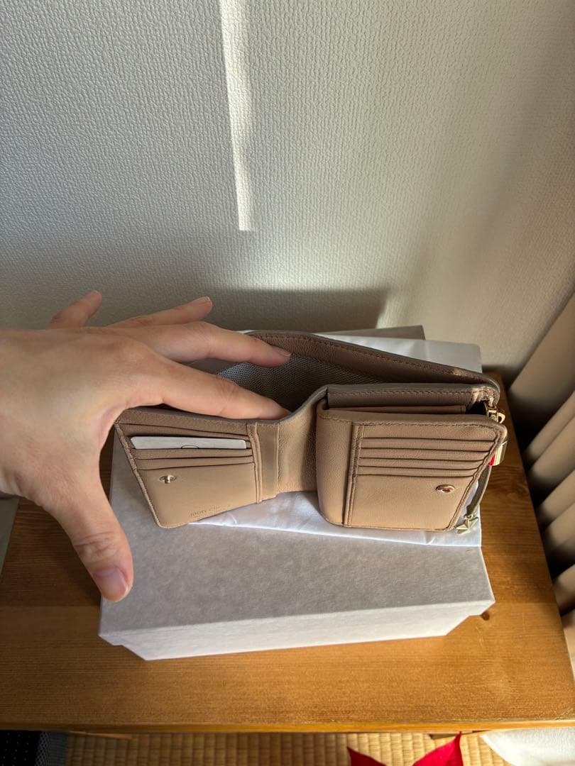 最終価格☆新品未使用JIMMY CHOOゴールド×クリスタルスタッズ 二つ折り