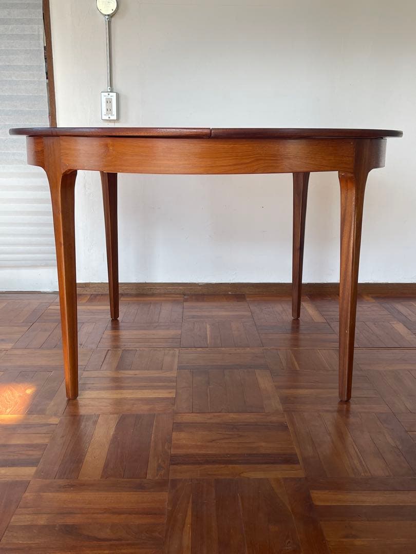 イギリス ヴィンテージ チーク ラウンド エクステンション ダイニング テーブル