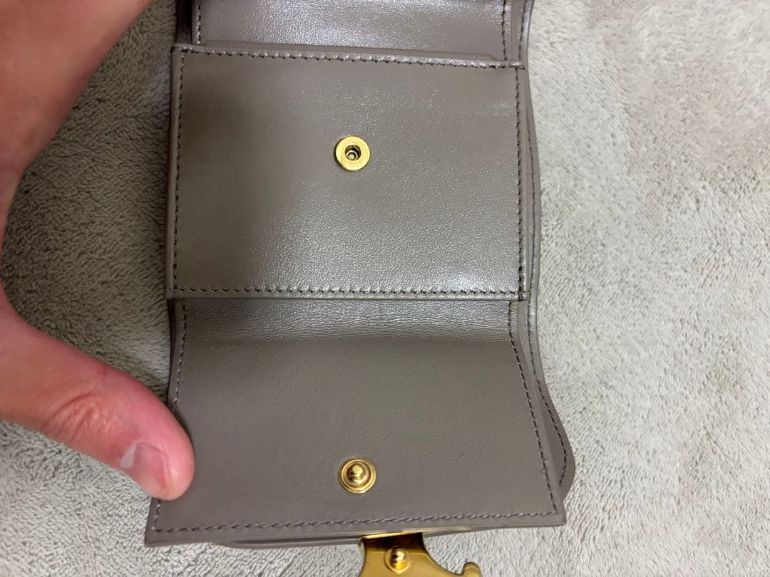 CELINE コンパクト財布 Small Tri-Fold Pebble