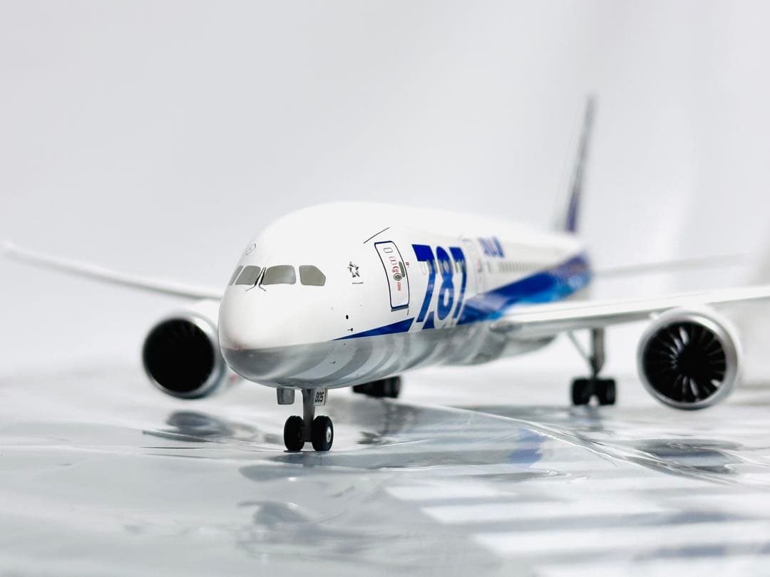全日空商事 1/200 ANA B787-8 滑走路パネル付き NH20055