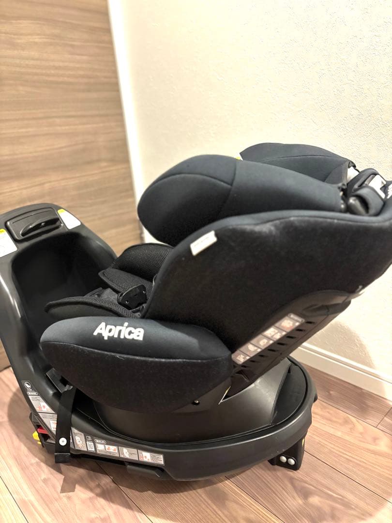Aprica 回転式チャイルドシート ブラック