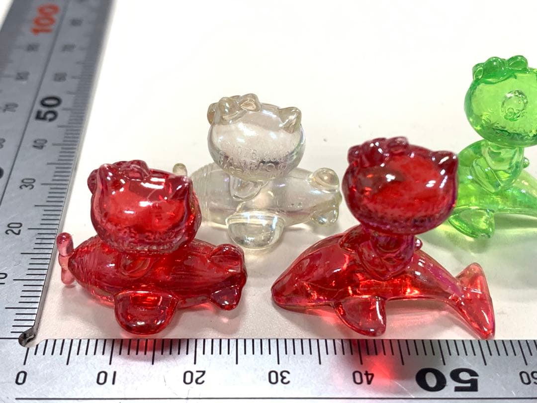 サンリオハローキティ　アクリルフィギュア　透明　ストラップ