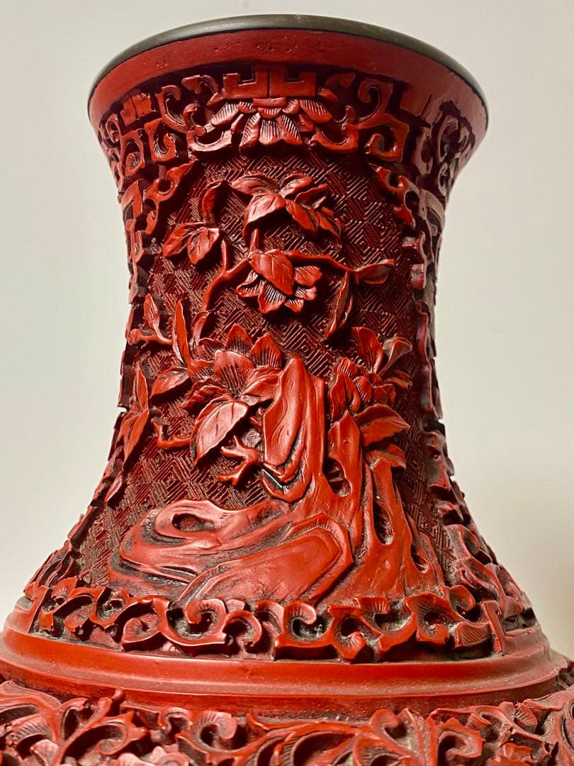赤色彫刻装飾花瓶 中国古美術 壺　花瓶　中国堆朱　アンティーク