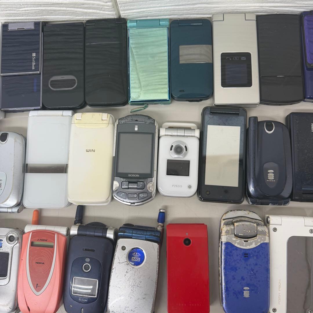ガラケー 110個まとめ売り ジャンク品 折りたたみ式携帯電話セット