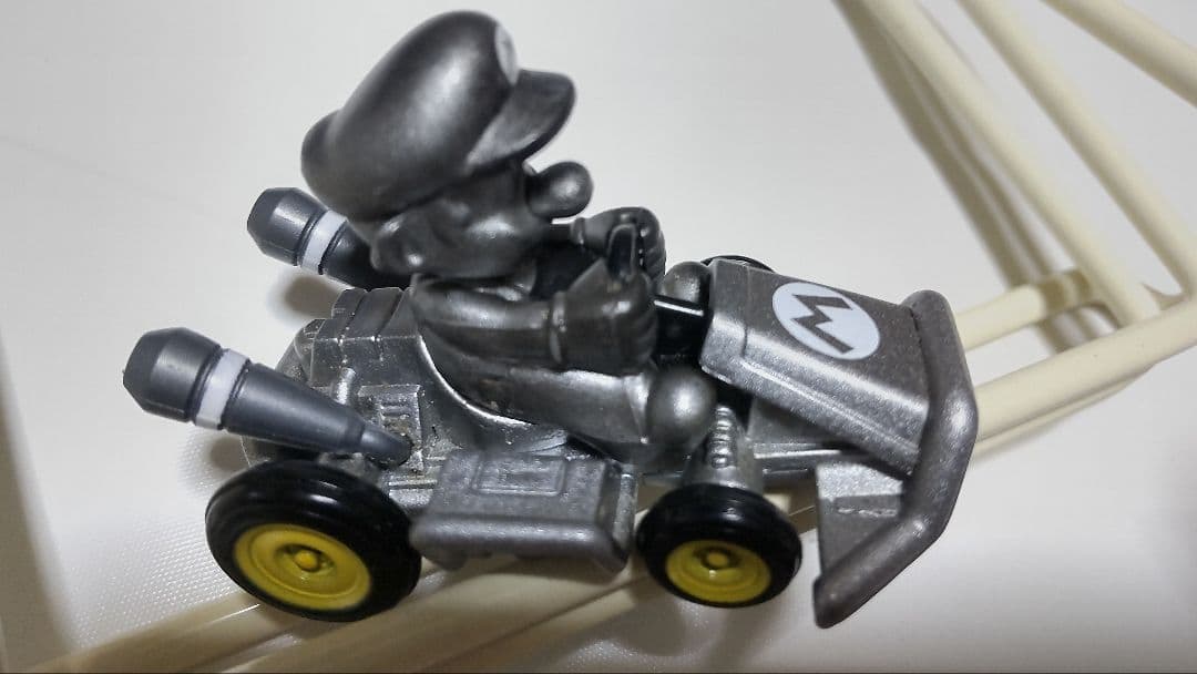 トミカ　ミニカー　マリオ　メタルマリオ　マリオカート