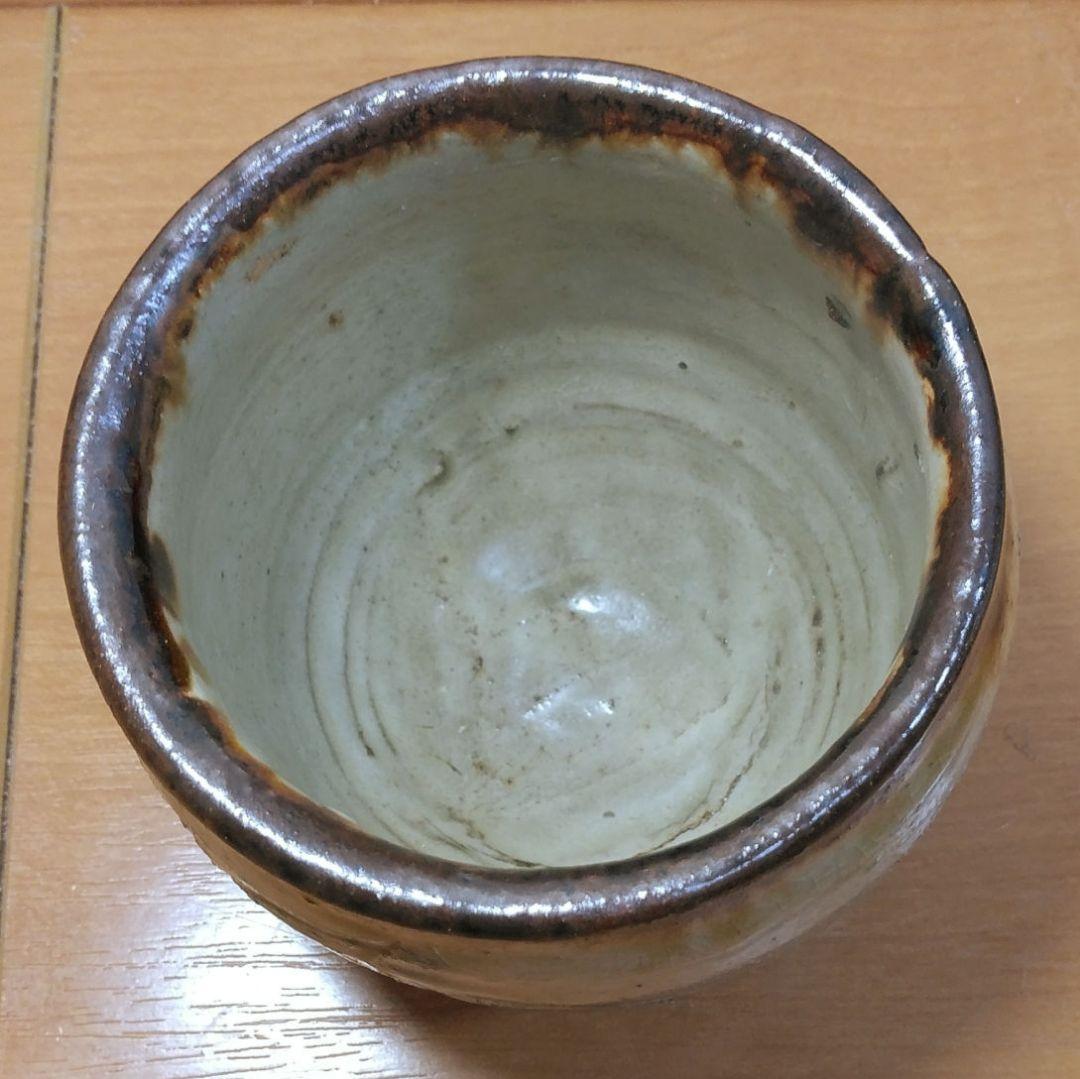 人間国宝 金城次郎 古酒呑 栞 共箱 無傷 壷屋焼 やちむん 希少笑魚二匹紋