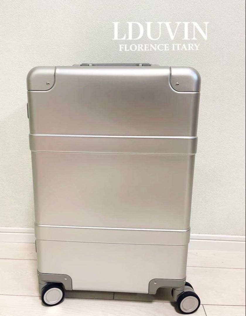 完全新品未使用品 LDUVIN シルバー キャリーケース ラドゥービン