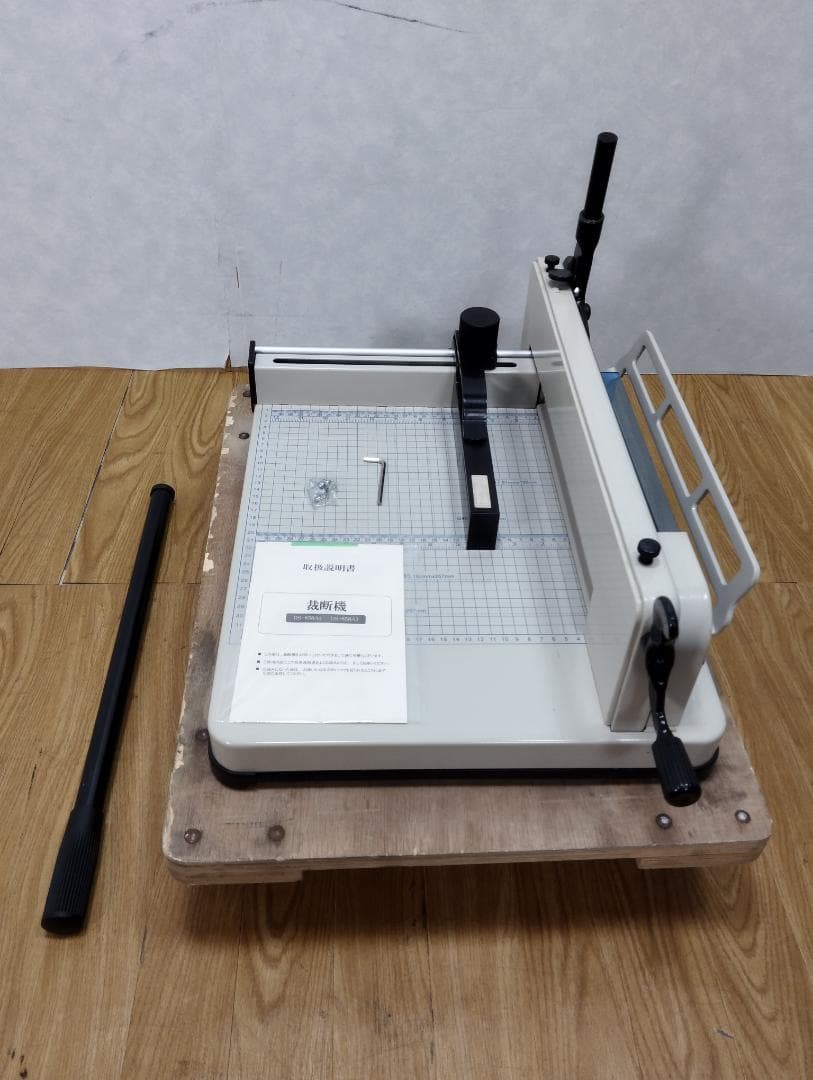 K♢1167 ダイシン 裁断機 ペーパーカッター DS-858A4 ペーパーカッター、裁断機、業務用裁断機