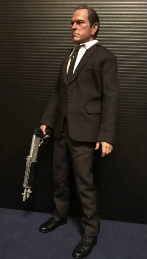 エンターベイ M.I.B3 トミー・リー・ジョーンズ 1/6 フィギュア