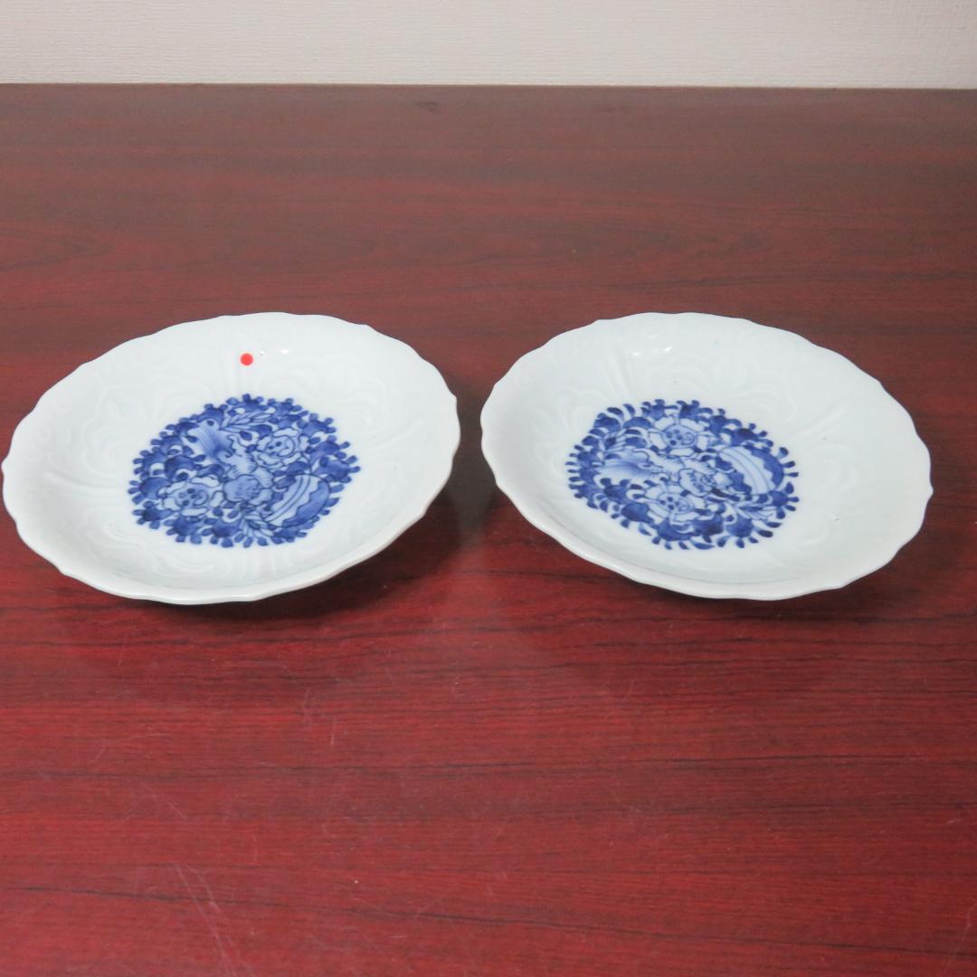 中皿 2枚 染付 白磁 古染付 獅子 花弁縁 銘 窯傷 中皿 2枚 染付 白磁 古染付 獅子 花弁縁 銘 窯傷 中皿 2枚 染付 白磁