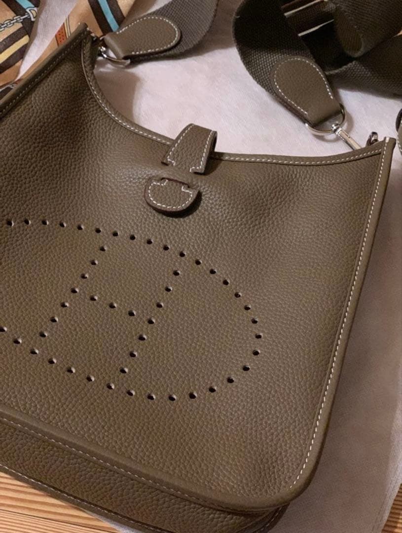 Hロゴ Hパンチング ショルダーバッグ ショルダーストラップ2本付き 最高級革