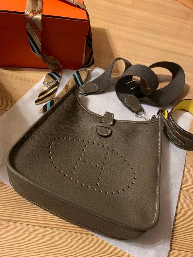 Hロゴ Hパンチング ショルダーバッグ ショルダーストラップ2本付き 最高級革