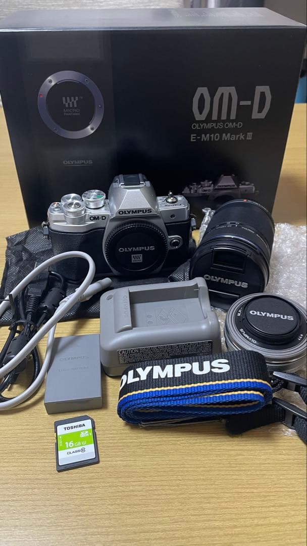 OLYMPUS OM-D E-M10 MarkⅢ ダブルズームキット シルバー Amazon | OLYMPUS ミラーレス一眼 OM-D E-M10 ダブルズームキット