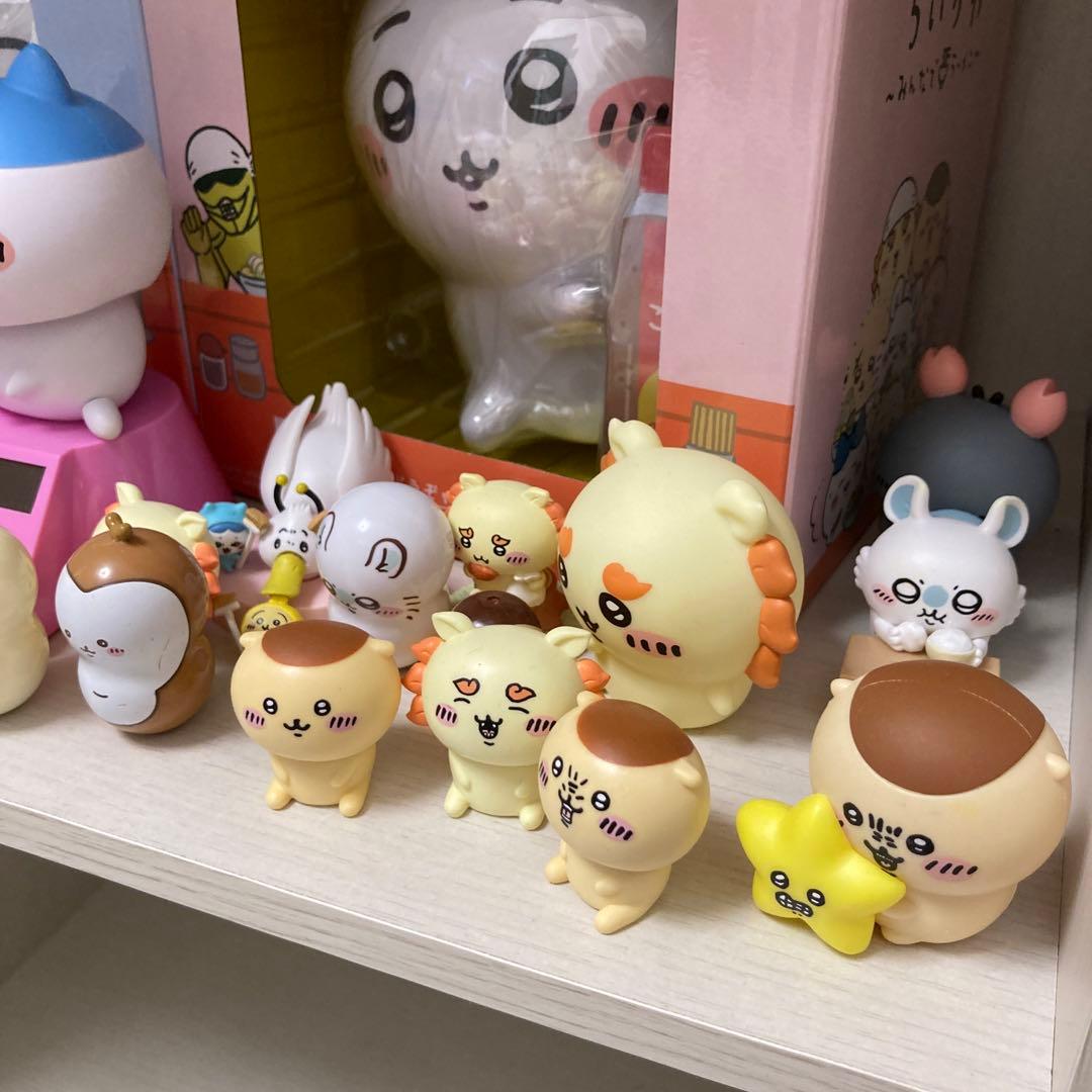 ちいかわ　ぬいぐるみ　カード　シール　ガチャ　フィギュア　マスコット