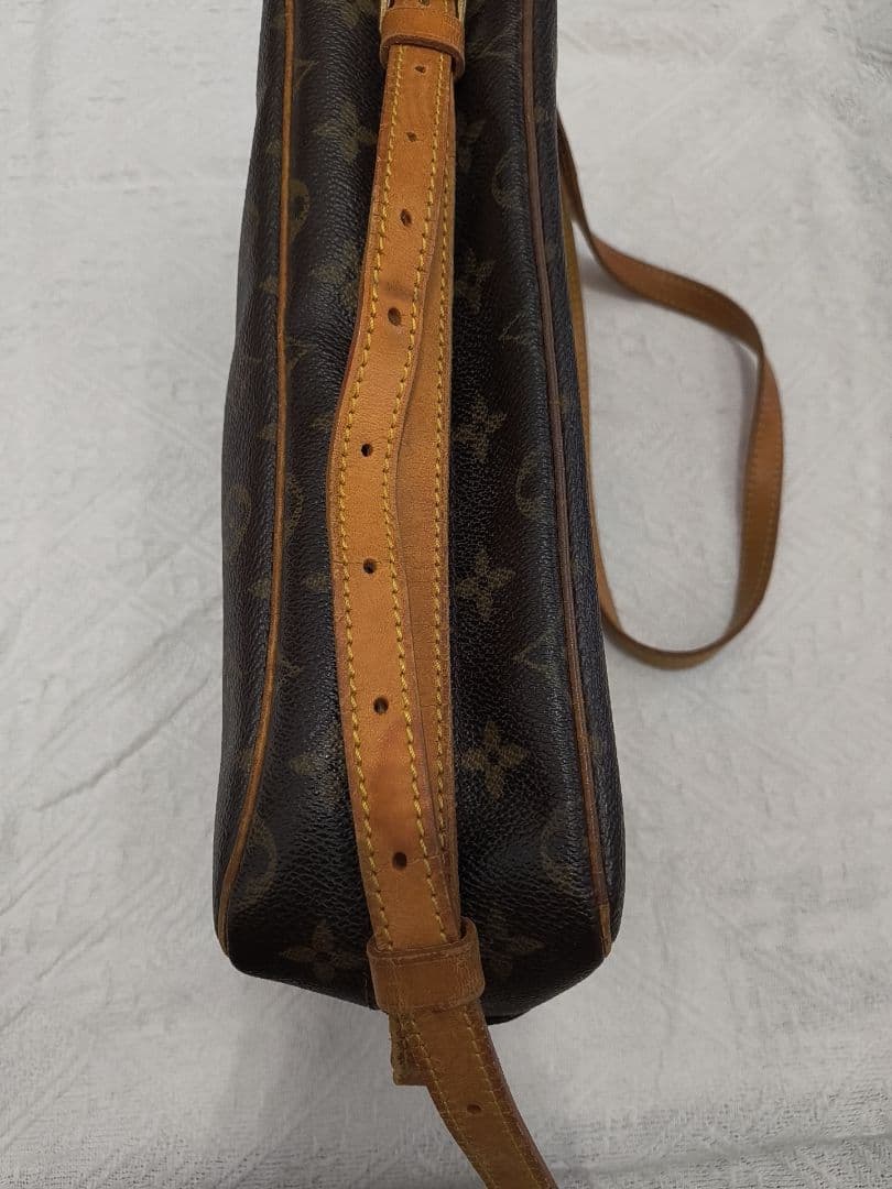 LOUIS VUITTON ショルダーバッグ