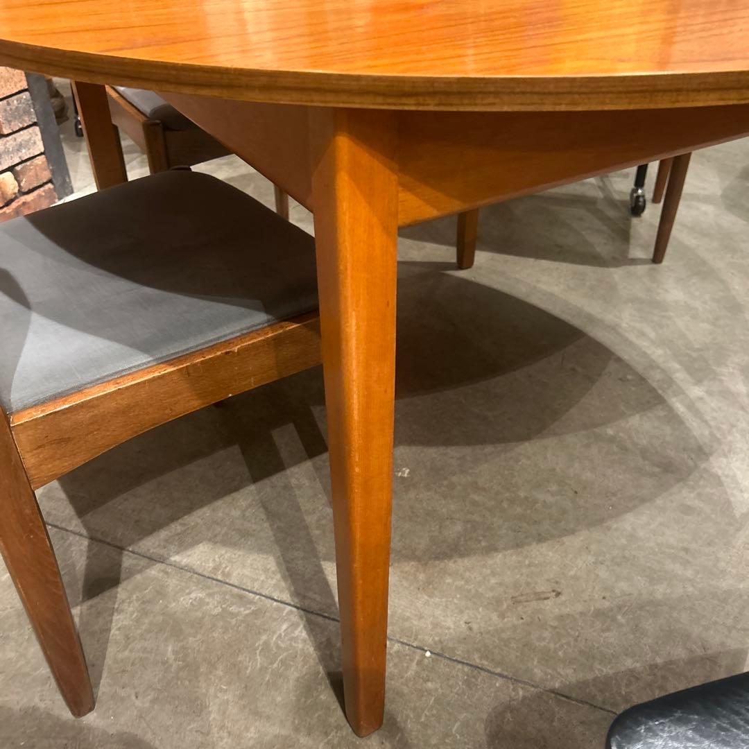 木製円形ダイニングテーブル