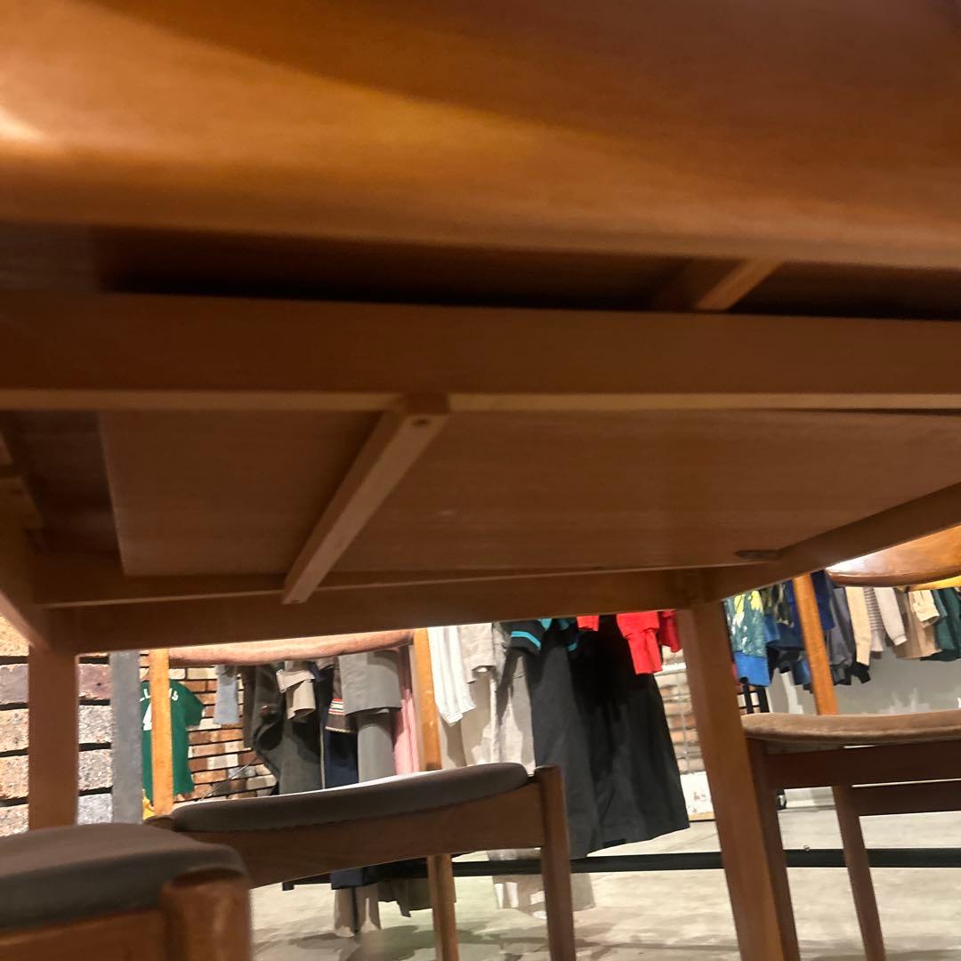 木製円形ダイニングテーブル