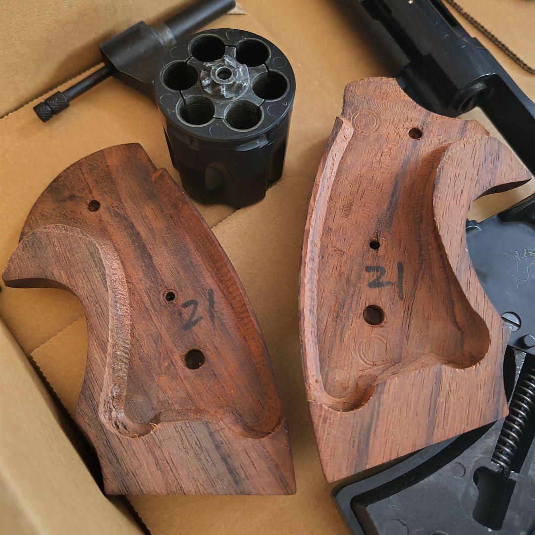 MGC Smith & Wesson パイソン 4インチ 木製グリップ付き