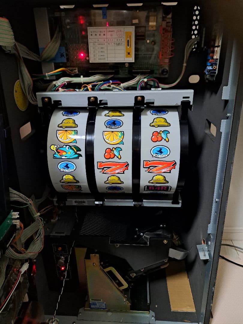 ネオマジックパルサー 実機 4号機 パチスロ 送料込み 清掃済み コイン