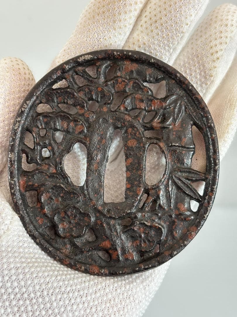 鍔(つば) 鉄製　日本刀　松竹梅　アンティーク