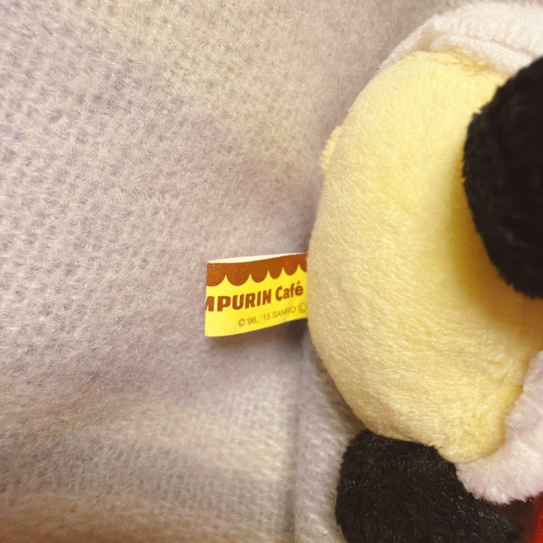 ポムポムプリンカフェ　マスコット　プレゼント持ってる