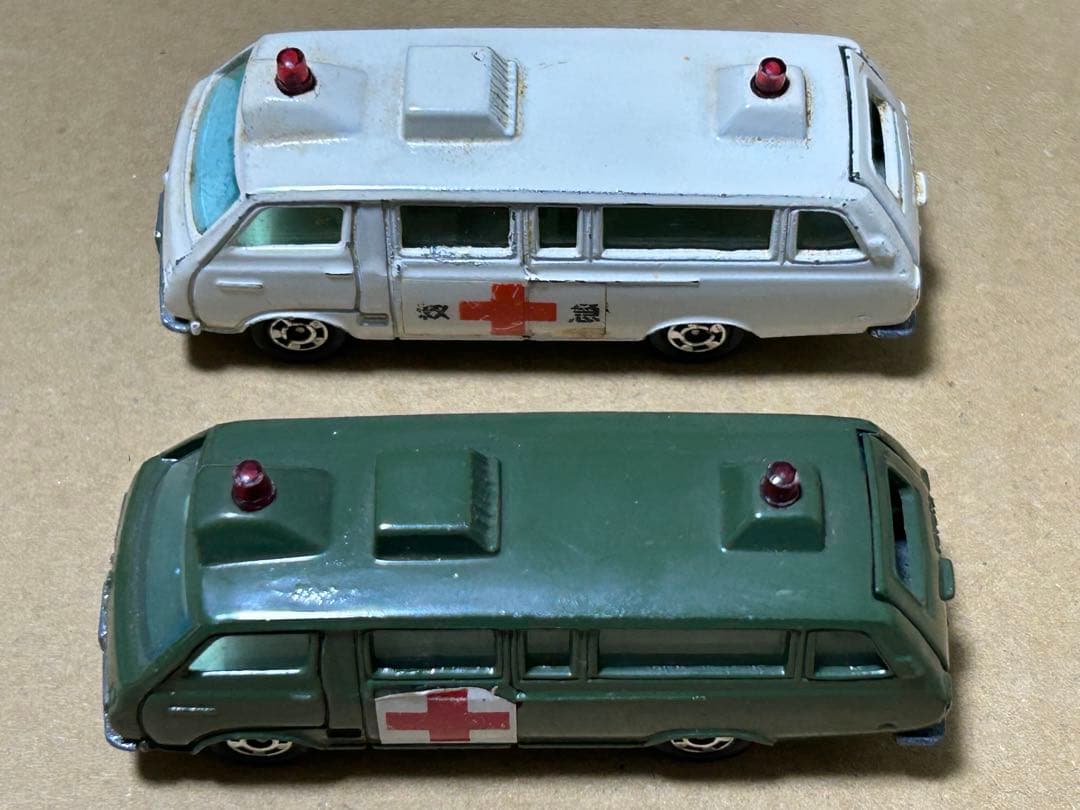 トミカ トヨタ ハイエースコミューター 2台セット