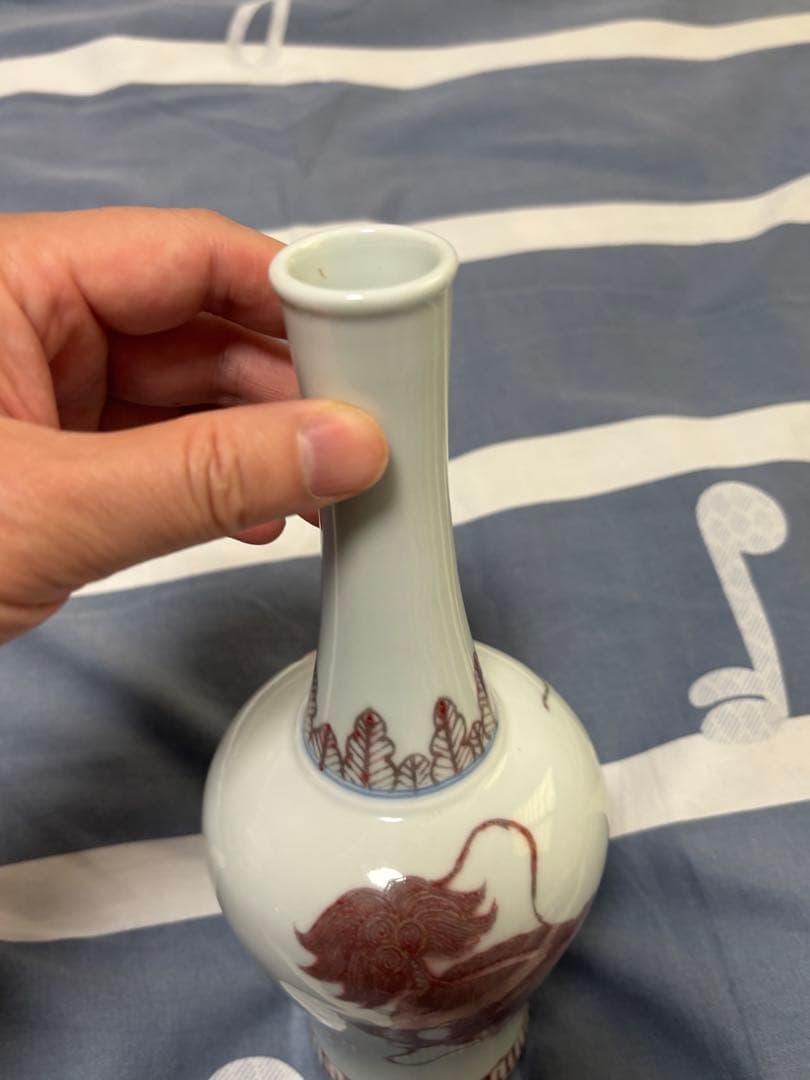 中国古美術品　青花釉裏紅　獅子文花瓶　大清乾隆年製　26cm